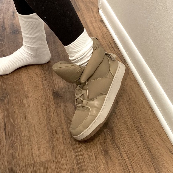 H&M puffer boots, sneakers. Size 8.5. Used. - Picture 6 of 7